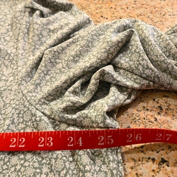 Adrianna Papell Puffed Sleeve Top Sage Green and White Women's size 3X - Picture 11 of 13